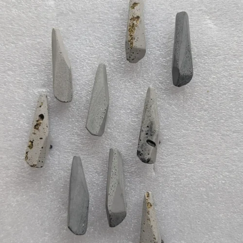BROOCH 1